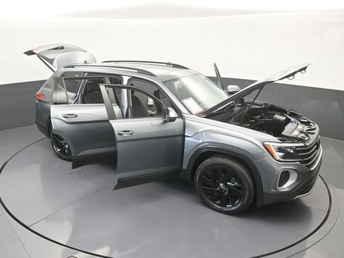 Used 2024 Volkswagen Atlas SE w/ Panoramic Sunroof Package FWD image 70