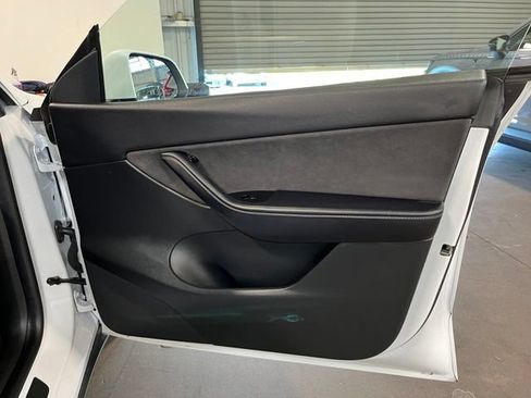 Used 2021 Tesla Model Y Long Range AWD/4WD image 12