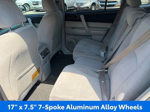 Used 2013 Toyota Highlander FWD w/ Cold Weather Pkg image 10