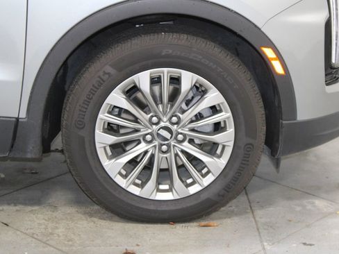Used 2024 Cadillac XT4 Premium Luxury image 11