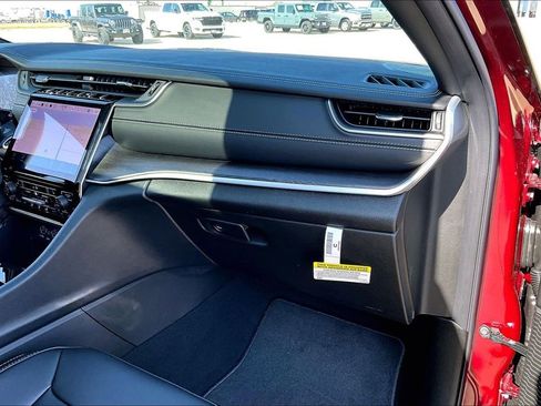 New 2025 Jeep Grand Cherokee L Limited AWD/4WD image 30