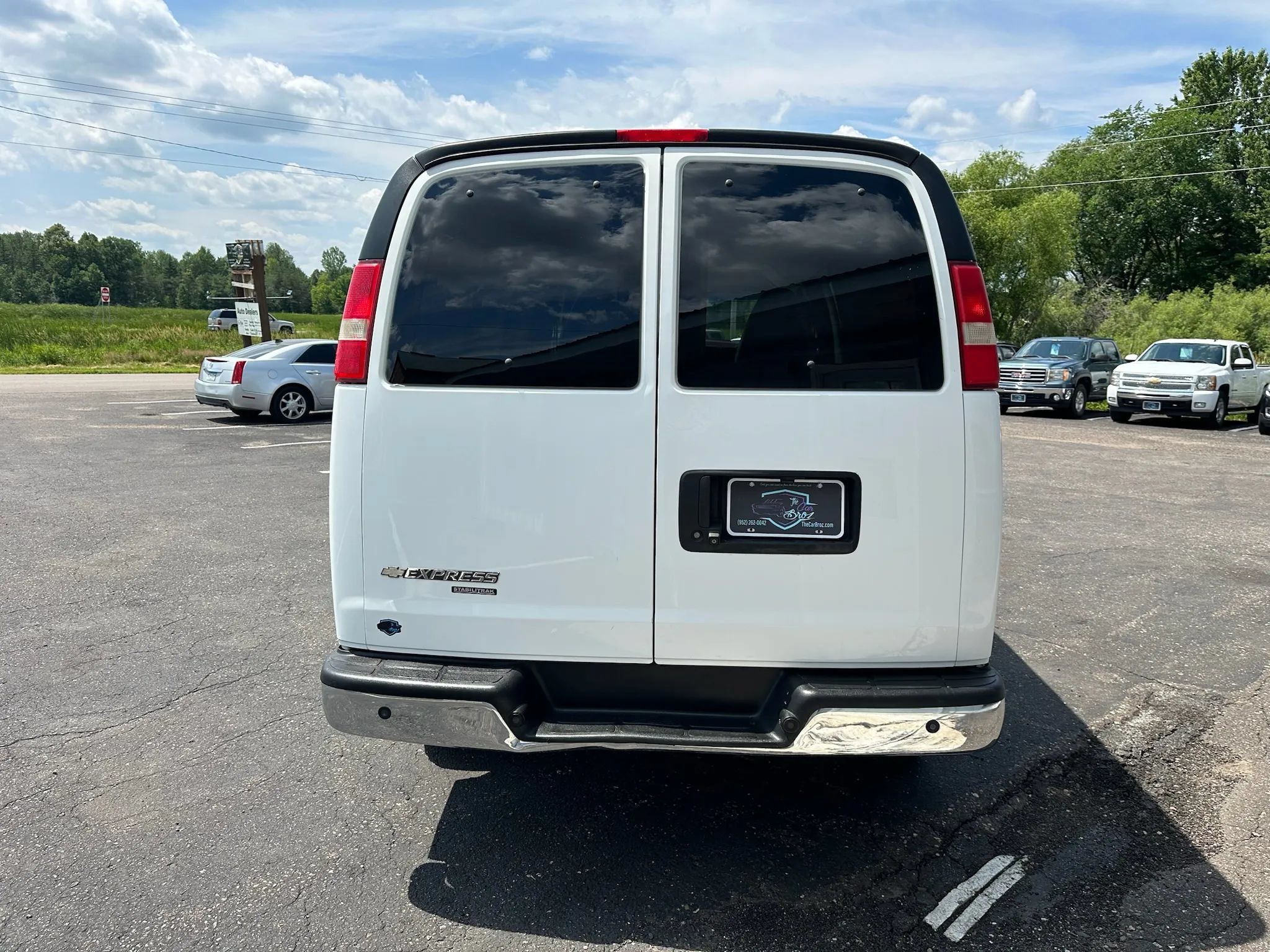 Used 2015 Chevrolet Express 2500 LT w/ LT Preferred Equipment Group RWD image 8
