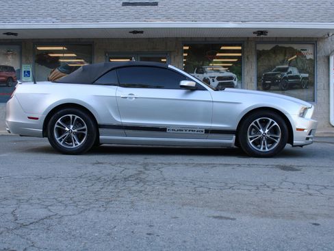 Used 2014 Ford Mustang Premium RWD image 20