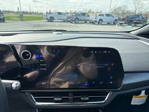 New 2026 Chevrolet Equinox EV LT FWD image 28