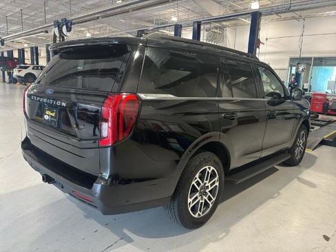 Certified 2025 Ford Expedition Active AWD/4WD image 5