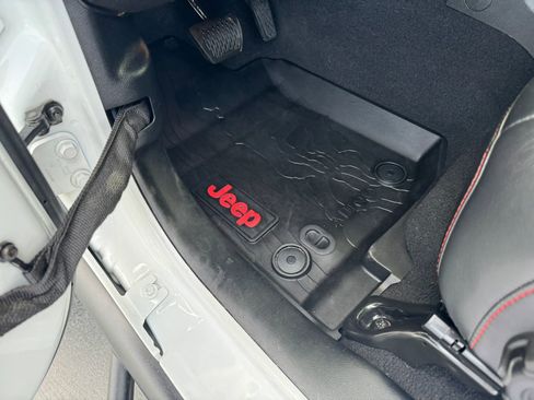 Used 2021 Jeep Gladiator Sport AWD/4WD image 19