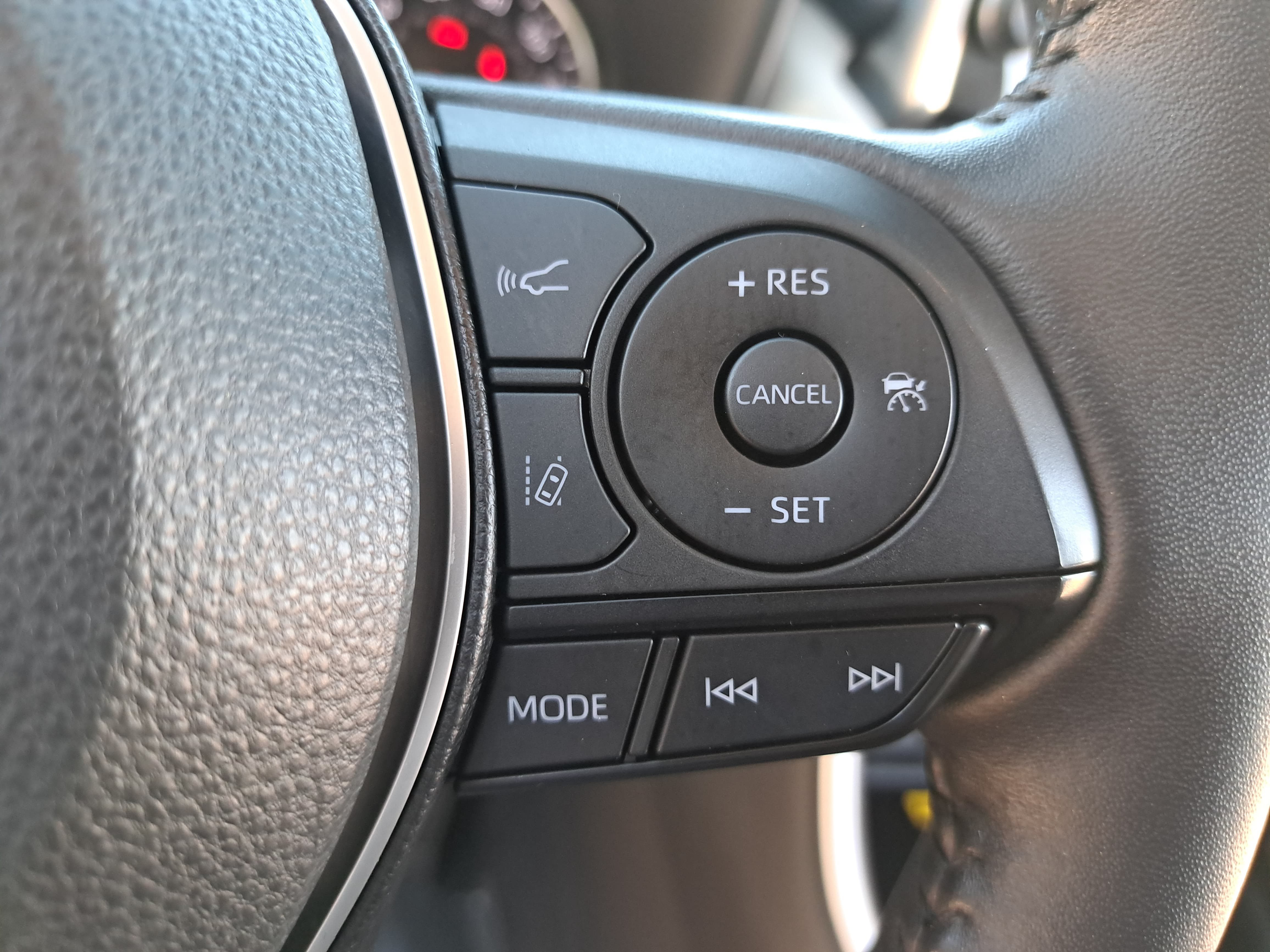 Used 2022 Toyota RAV4 XLE Premium AWD/4WD image 18