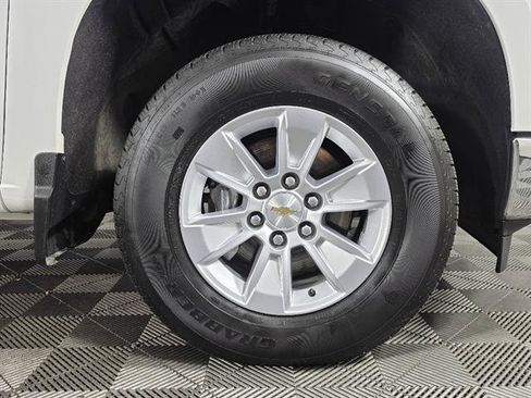 Used 2025 Chevrolet Silverado 1500 LT AWD/4WD image 14