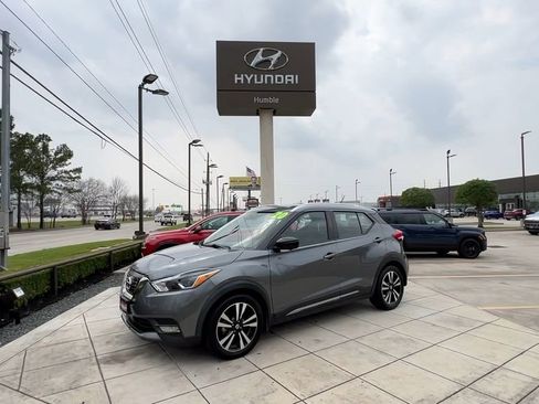 Used 2020 Nissan Kicks SR w/ SR Premium Package image 7