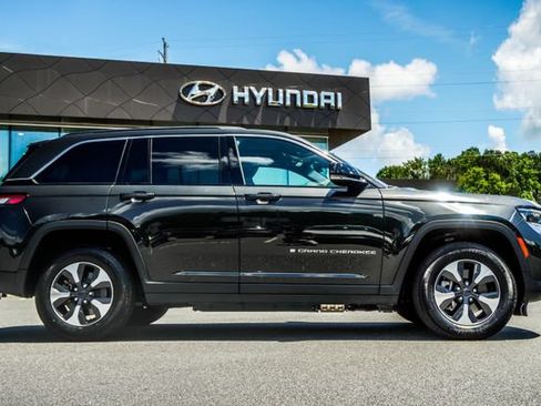 Used 2024 Jeep Grand Cherokee Limited 4xe AWD/4WD image 6