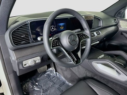 Used 2026 Mercedes-Benz GLS 450 4MATIC image 9
