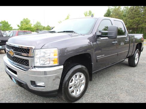 Used 2011 Chevrolet Silverado 2500 LT w/ Interior Plus Package AWD/4WD image 1