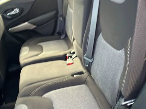 Used 2017 Jeep Cherokee Sport FWD image 9