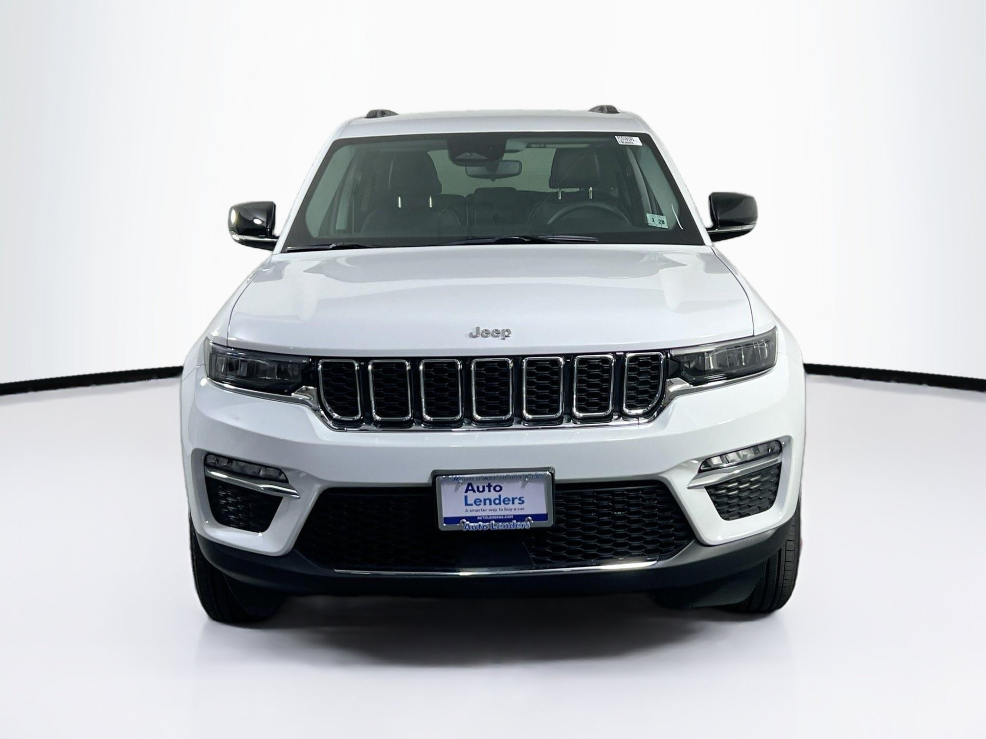 Used 2023 Jeep Grand Cherokee Limited AWD/4WD image 2