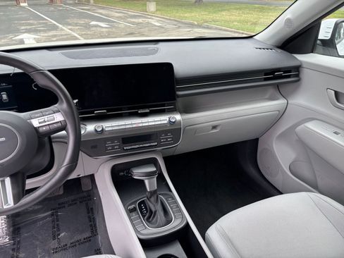 Used 2025 Hyundai Kona SEL image 33