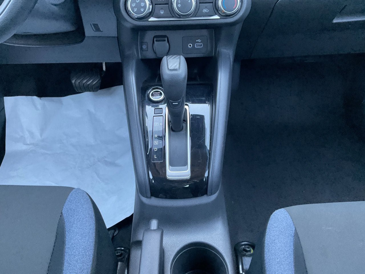 Used 2025 Nissan Versa SV FWD image 14
