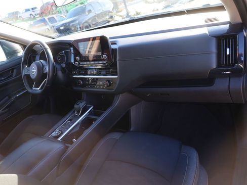 Used 2025 Nissan Pathfinder SV image 13