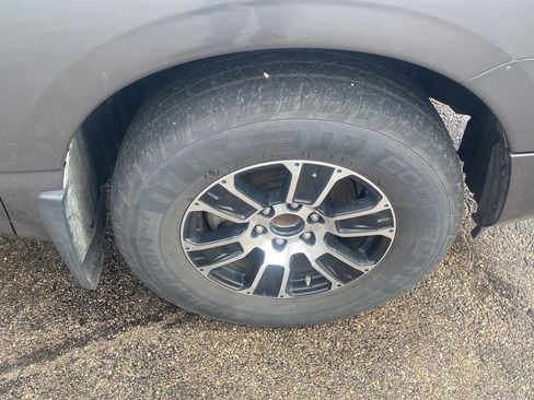 Used 2021 Nissan Titan SV w/ Accessory Utility Package image 17