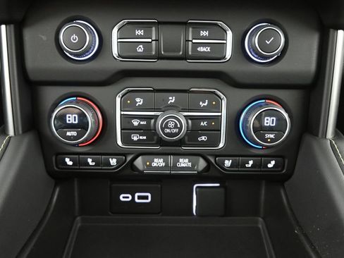 Used 2023 Chevrolet Tahoe Premier w/ Premium Package 2 AWD/4WD image 31