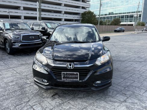 Used 2018 Honda HR-V EX image 2