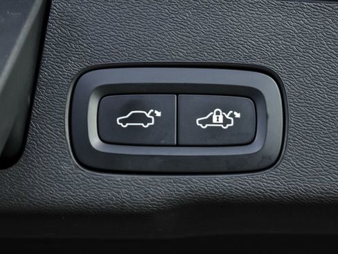 Certified 2023 Volvo XC60 B5 Ultimate w/ Protection Package Premier image 33