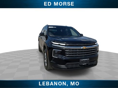 Used 2025 Chevrolet Traverse LT image 2