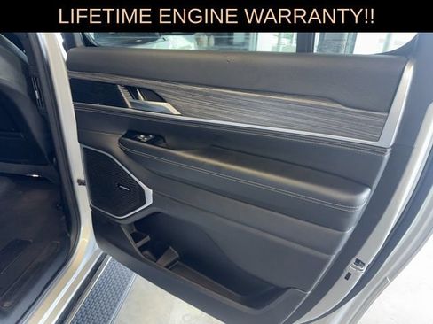 Certified 2024 Jeep Wagoneer L Series II w/ Flexible Seating Group AWD/4WD image 34
