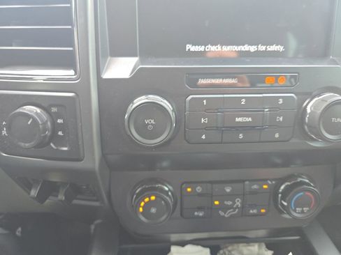 Used 2022 Ford F250 XLT w/ Black Appearance Package AWD/4WD image 11