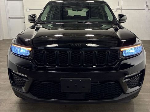 Used 2023 Jeep Grand Cherokee Limited w/ Black Appearance Package image 12
