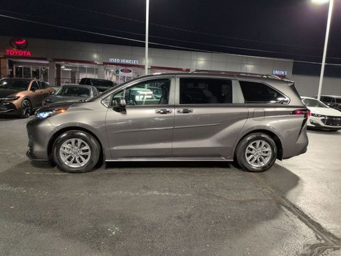 Used 2024 Toyota Sienna XLE image 2