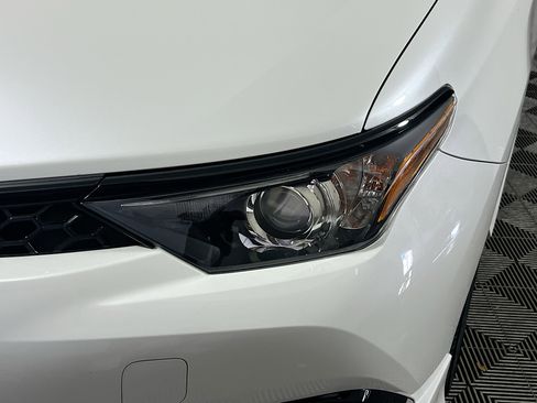 Used 2018 Toyota Corolla iM image 11