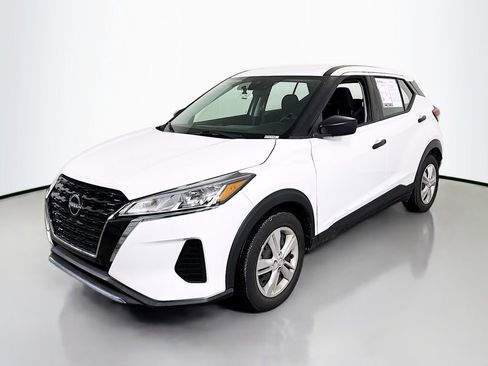 Used 2023 Nissan Kicks S image 3