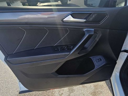 Used 2024 Volkswagen Tiguan SE w/ Panoramic Sunroof Package FWD image 14