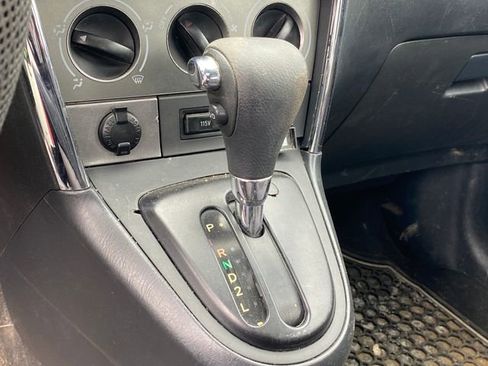 Used 2006 Pontiac Vibe w/ Sun And Sound Package FWD image 9