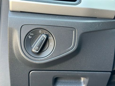 Used 2021 Volkswagen Atlas Cross Sport SE w/ Panoramic Sunroof Package image 30