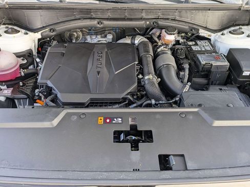 Used 2025 Hyundai Santa Fe SEL FWD image 30