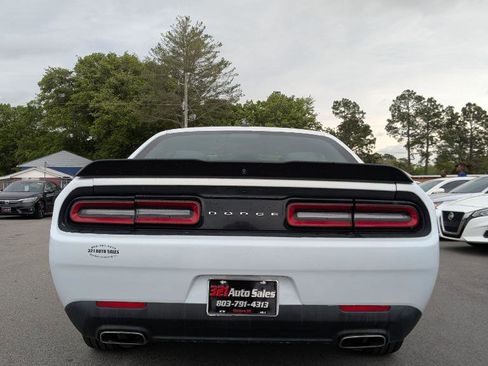 Used 2018 Dodge Challenger SXT image 4
