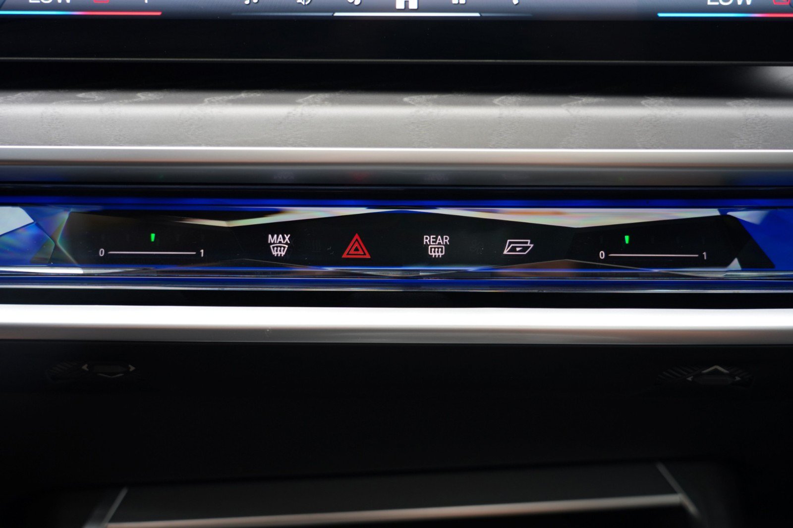 Used 2025 BMW 740i w/ Premium Package RWD image 37