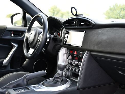 Used 2019 Toyota 86 RWD image 32