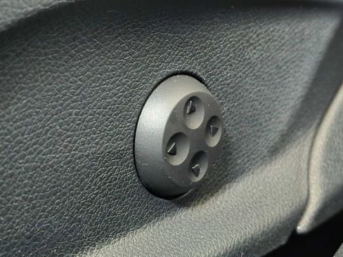 Used 2017 Mercedes-Benz C 300 Sedan image 25