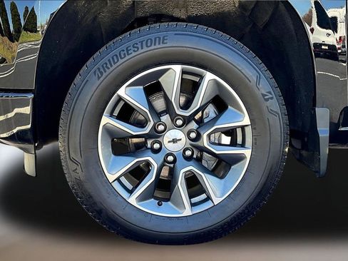 Used 2024 Chevrolet Silverado 1500 RST AWD/4WD image 31