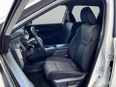 Certified 2025 Nissan Rogue SV FWD image 8