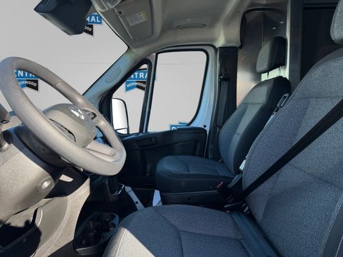 Used 2025 RAM ProMaster 2500 w/ Convenience Group image 10