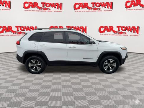 Used 2016 Jeep Cherokee Trailhawk w/ Comfort/Convenience Group AWD/4WD image 9