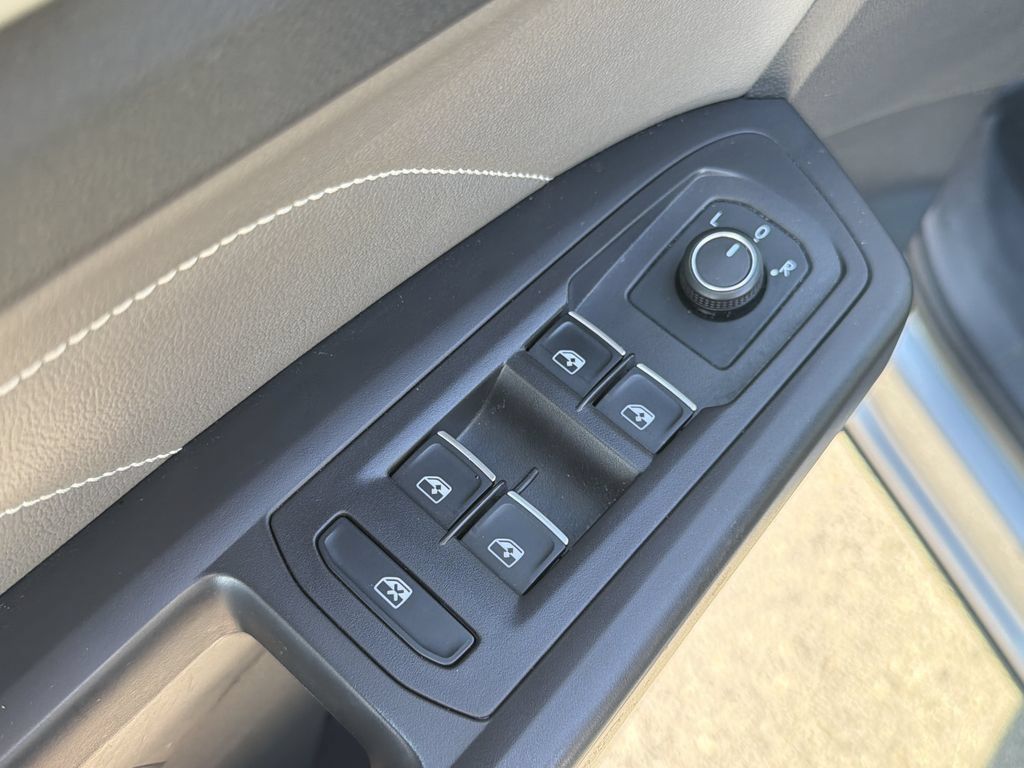 Used 2023 Volkswagen Atlas Cross Sport SE FWD image 23