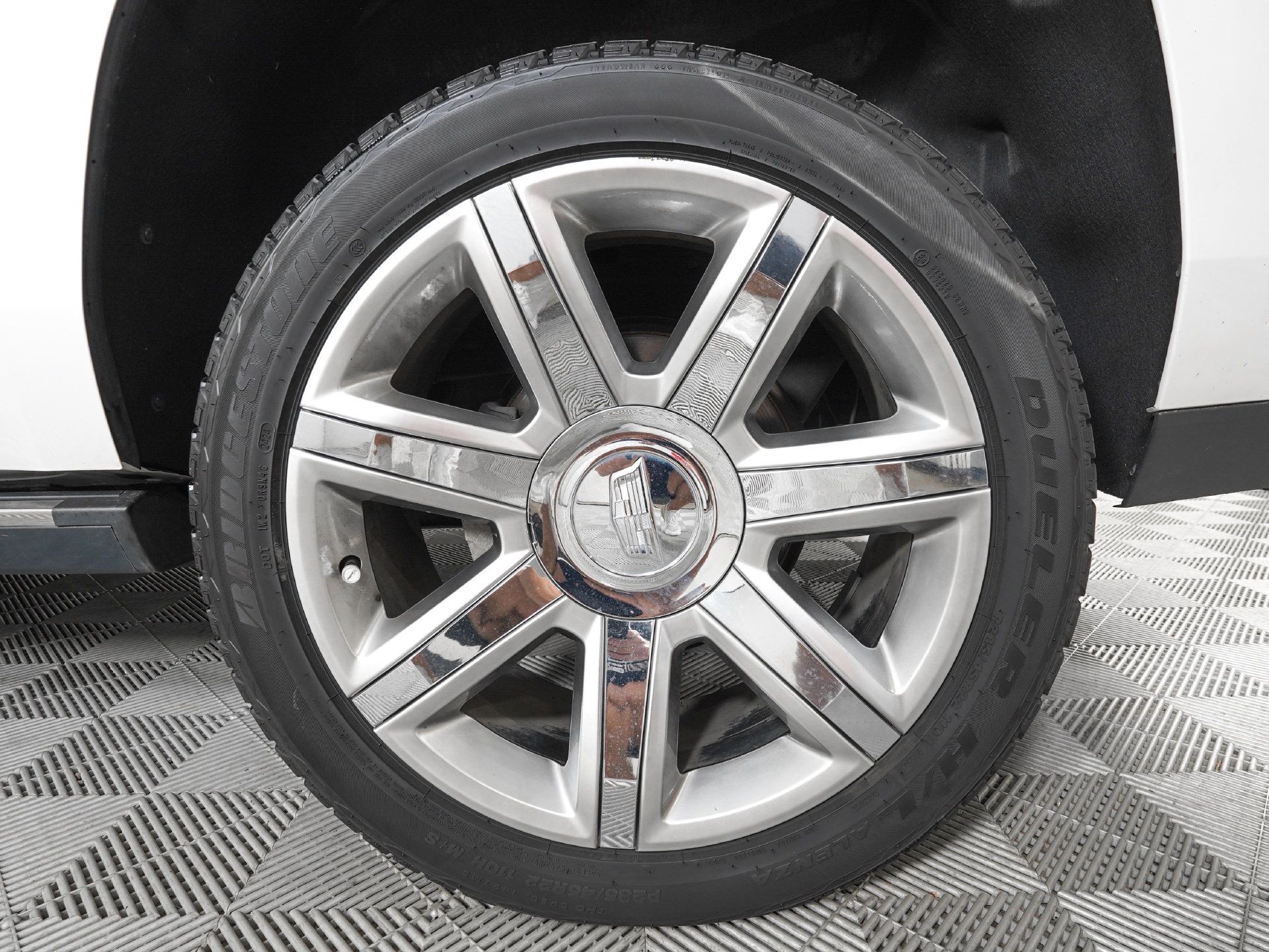 Used 2020 Cadillac Escalade Premium Luxury AWD/4WD image 36