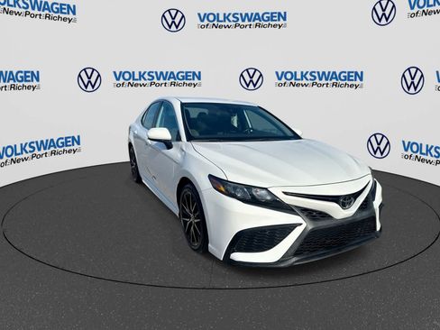 Used 2021 Toyota Camry SE FWD image 16