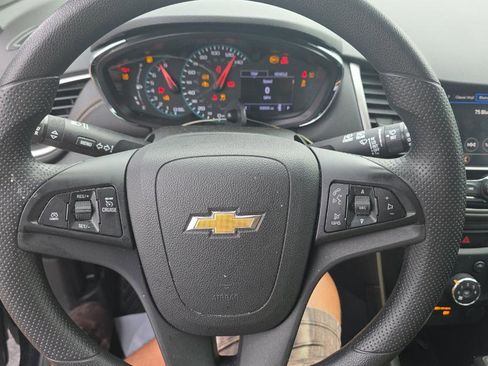 Used 2020 Chevrolet Trax LT FWD image 17