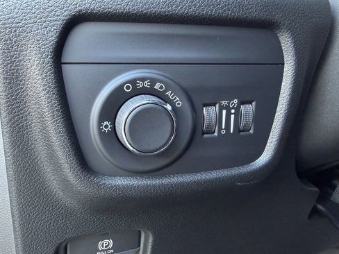 New 2025 Jeep Grand Cherokee L Altitude RWD image 17