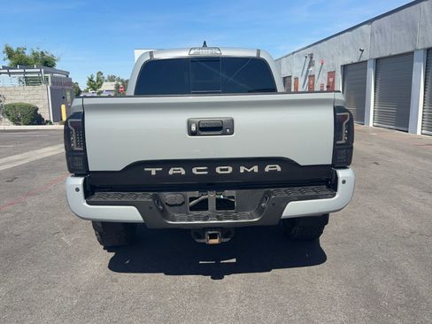 Used 2019 Toyota Tacoma TRD Sport AWD/4WD image 5